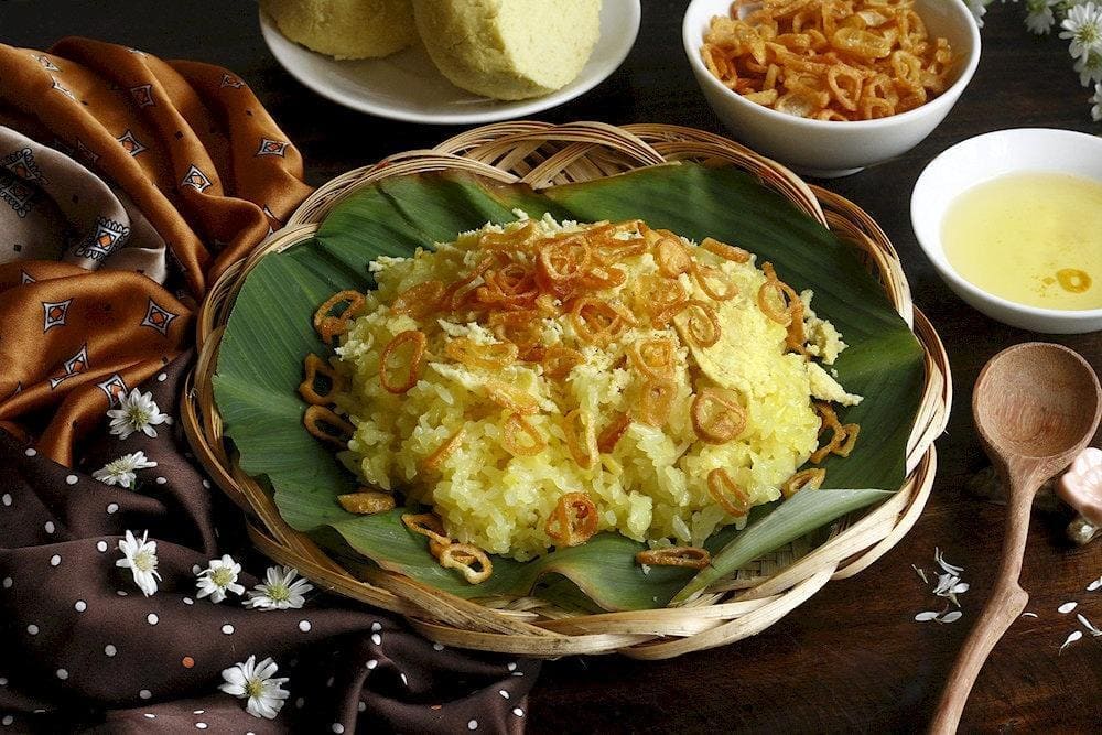 Xoi is known for its fragrant sticky rice and flavorful accompaniments