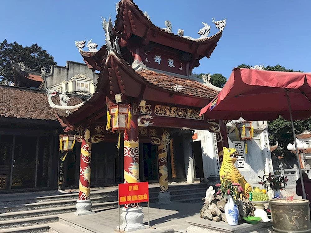 The temple’s peaceful atmosphere invites both meditation and reflection, offering visitors a perfect space to connect with both nature and spirituality