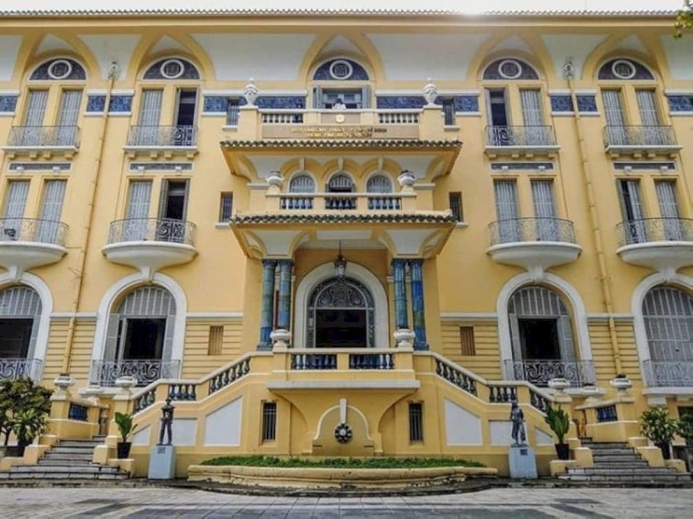 In addition to the exhibits, the museum also hosts workshops, lectures, and other educational events