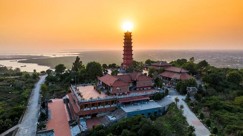 Located atop Ngoc Mountain, Chua Thap features a historic 7-story pagoda