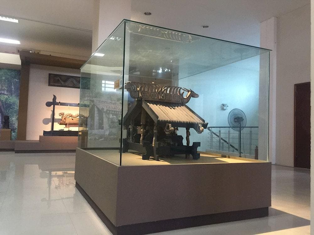 Many tools and household items used by previous generations have been collected and displayed at the Hai Phong Museum