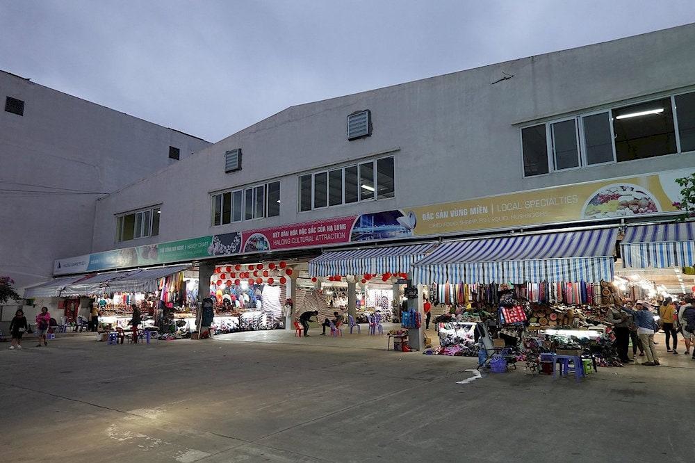 Plan to arrive in the late afternoon to explore nearby attractions before immersing yourself in the lively night market