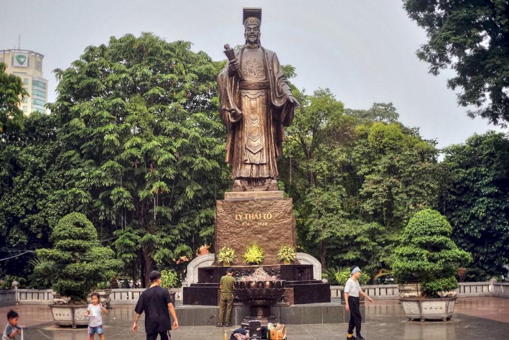 Emperor Ly Thai To chose Hanoi to be the capital of Dai Viet - ancient Vietnam in 1010