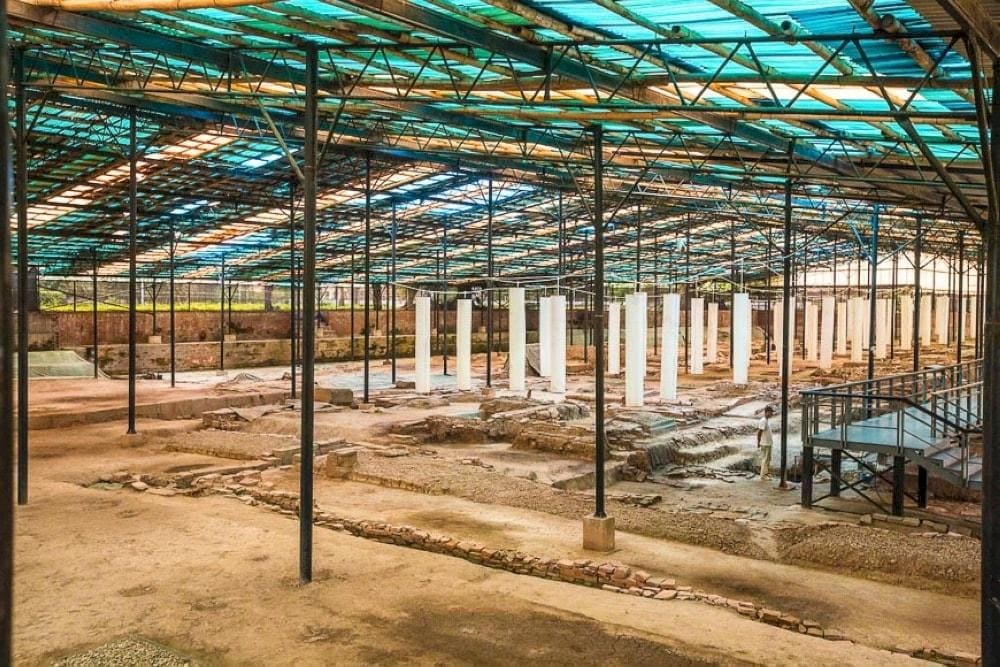 The archaeological sites in the Thang Long Imperial Citadel are the treasures for many history enthusiasts