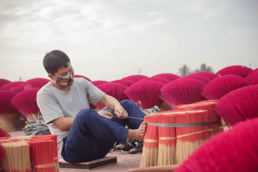Visit Quang Phu Cau Incense Village in the morning to witness artisans skillfully crafting incense through traditional methods