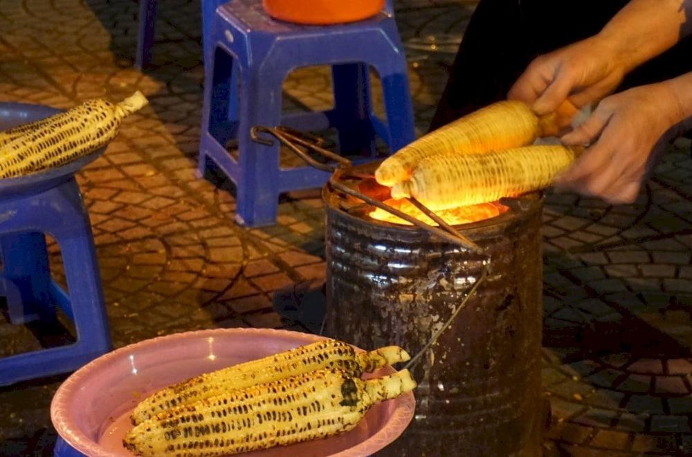 These street food stalls usually open at night