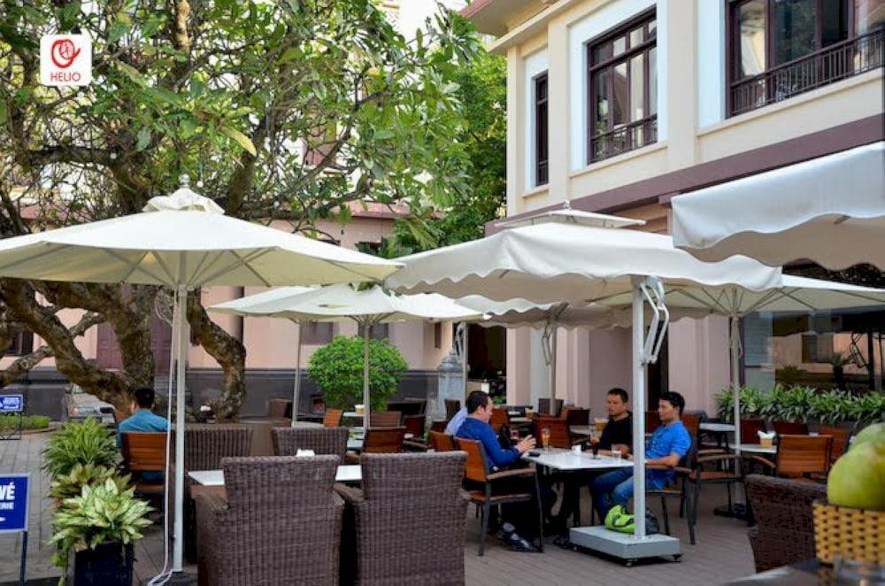 Incorporating a visit to the museum's café enriches the overall experience, offering a harmonious blend of art, culture, and gastronomy in a single location.