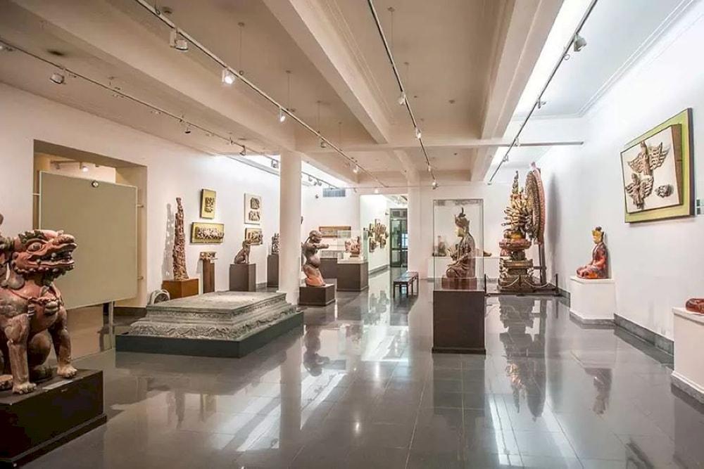 Whether you're an art enthusiast or simply curious about Vietnamese culture, the museum offers something for everyone