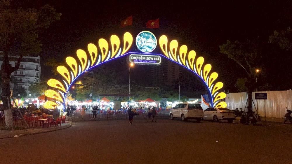 The gate of Son Tra night market (Source: Internet)