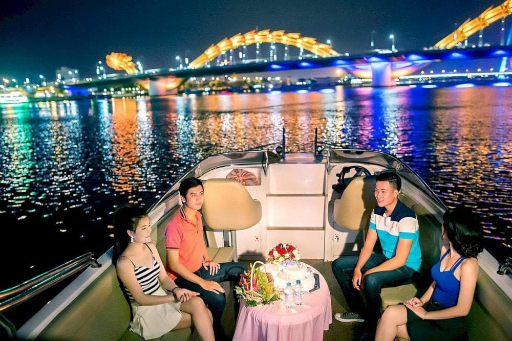 A boat trip on the Han River allows you to experience incredible views of the city's iconic bridges (Source: Impress Travel)