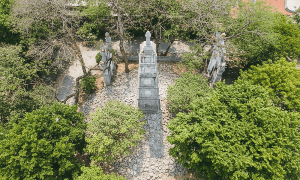 Pen Tower is located outside the entrance to Ngoc Son Temple