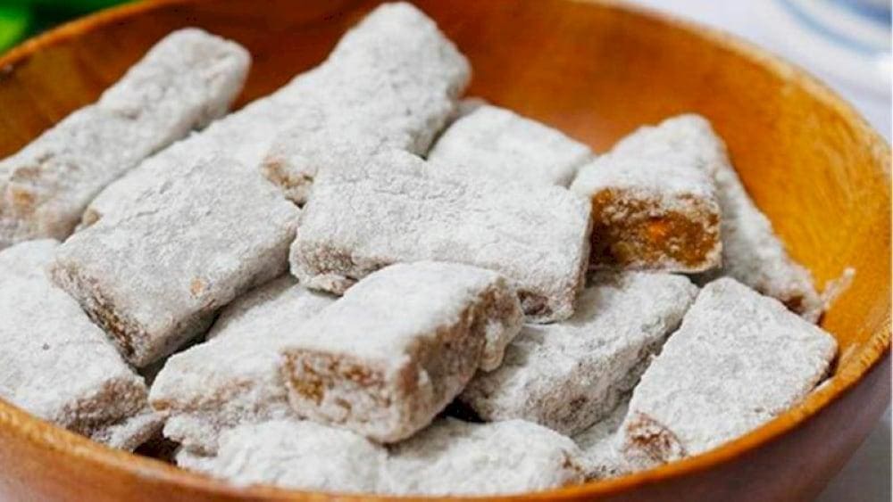 Che lam is a traditional dish famous in northern Vietnam