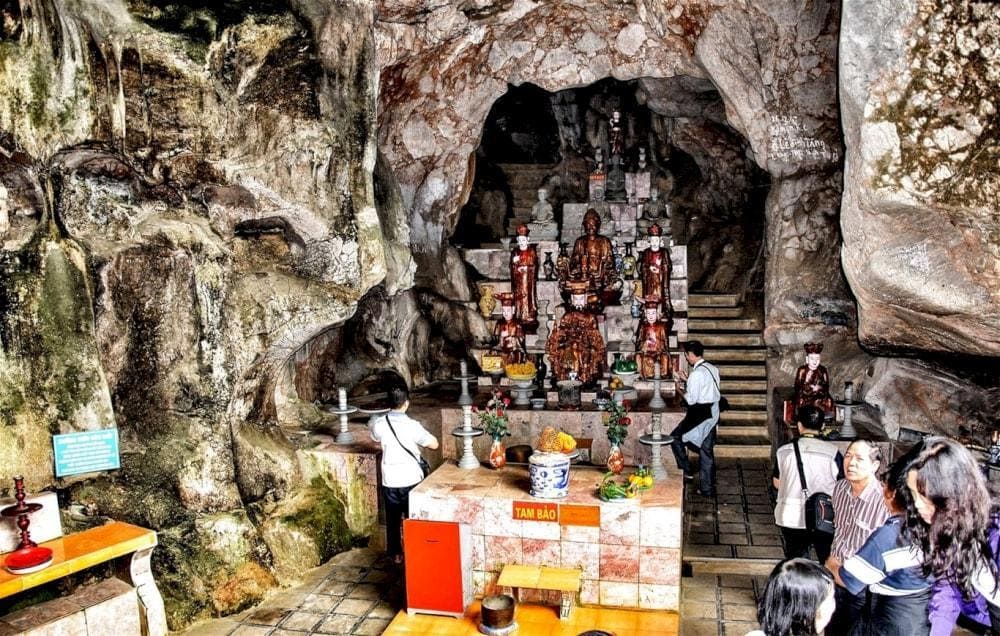 Tuyet Son Cave is a worthwhile destination for both pilgrims and travelers seeking cultural enrichment