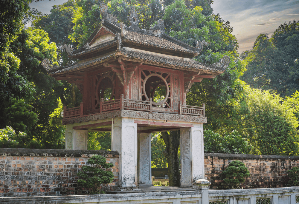 The Pavilion of Constellation (Khue Van Cac) is an iconic symbol of Hanoi, representing the beauty of literature and scholarly excellence (Source: Canva)