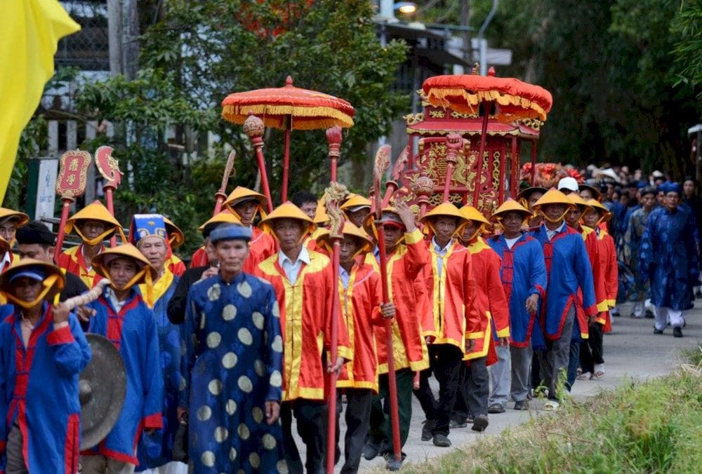The solemn ceremony to respectfully welcome the spirit of Mrs. Tran Thi Dao