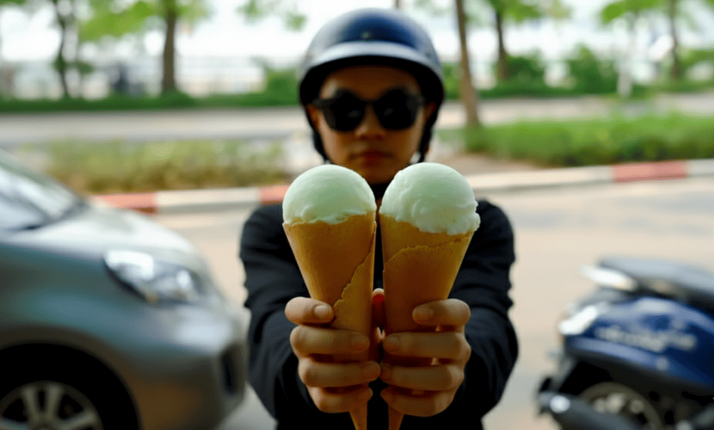 A nostalgic treat for many locals, West Lake ice cream is known for its creamy texture and delicate flavors, such as coconut, vanilla, and green rice