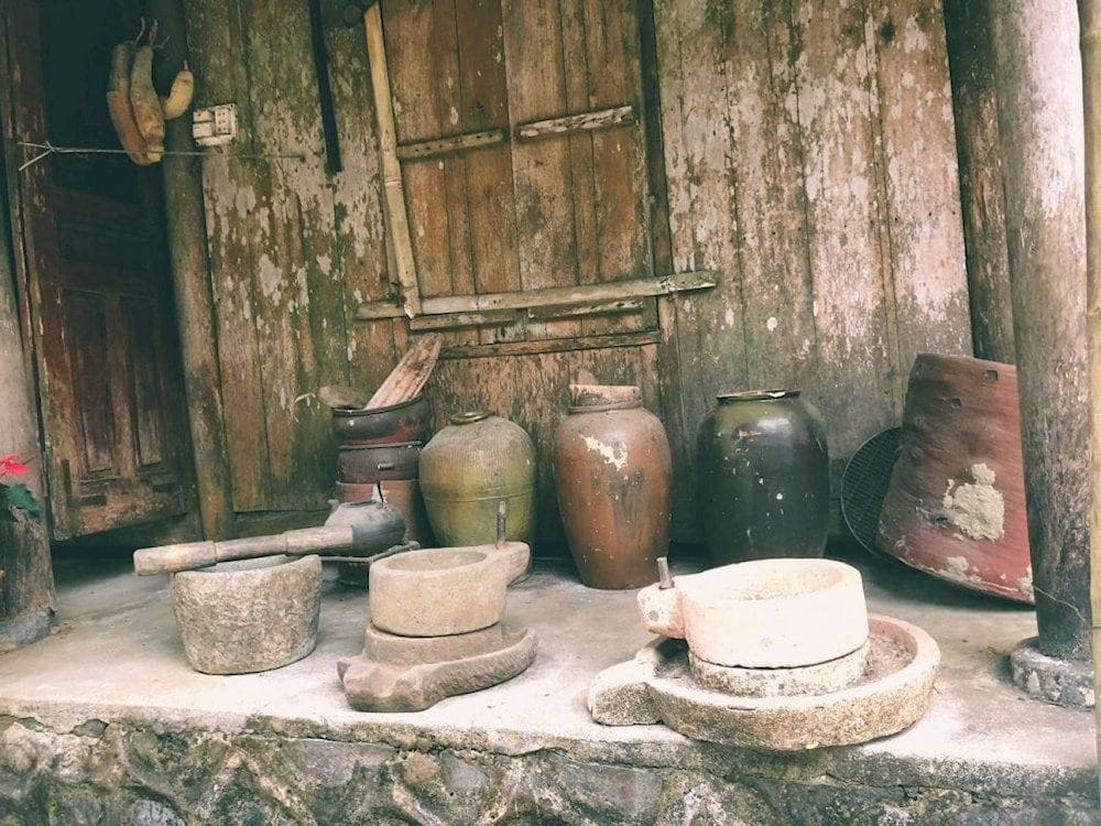 Some traditional tools such as grinding stones, pestles, and earthen jars have long been preserved by the local people