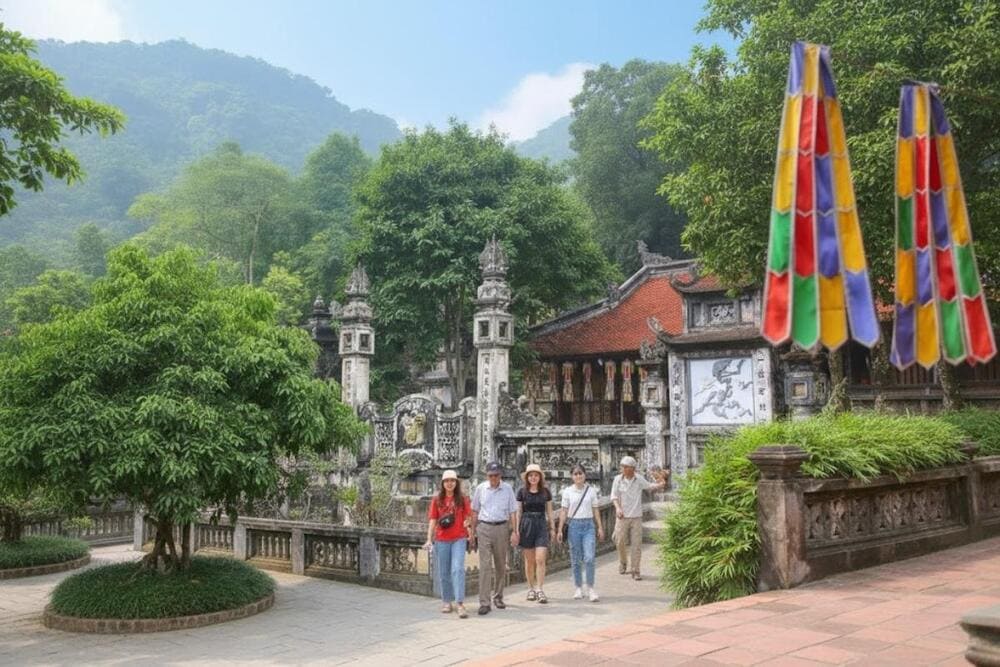 Đền thờ Mẫu với kiến trúc chạm khắc tinh xảo