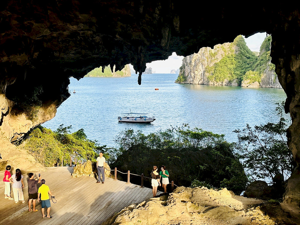 Trinh Nu Cave – A Hidden Beauty in the Heart of Ha Long