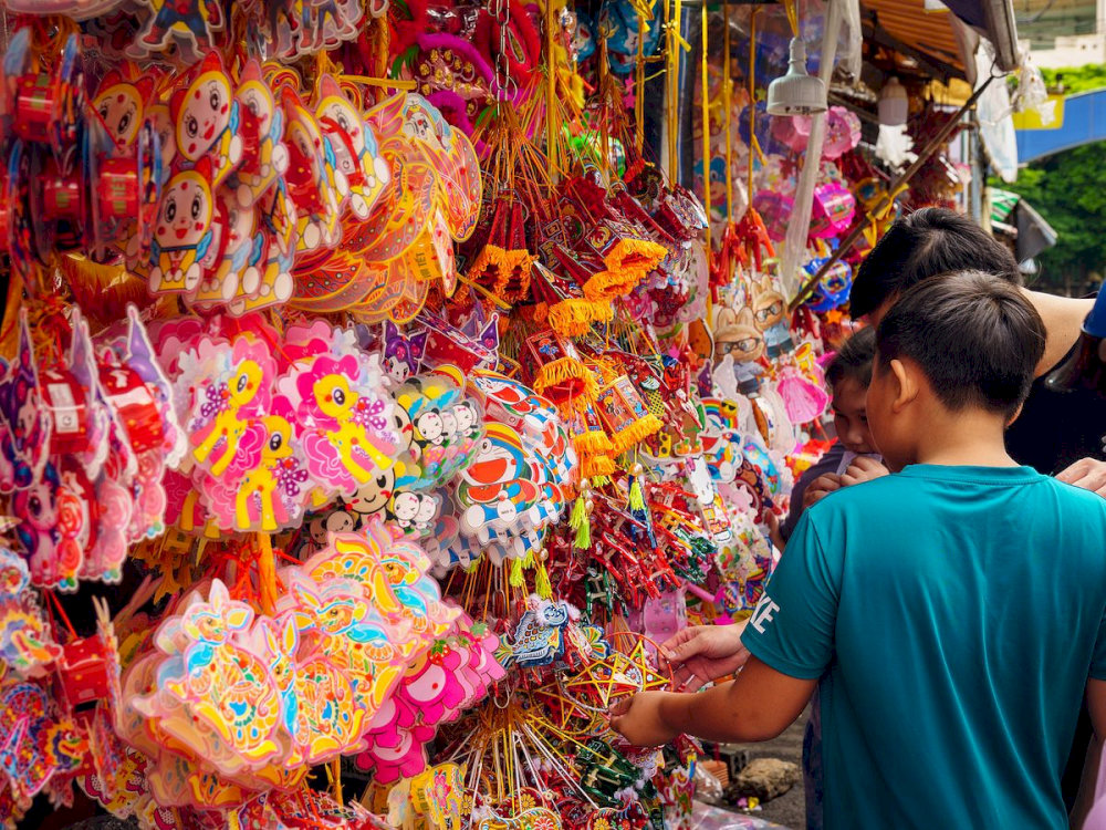 This village has been the heart of Vietnam’s lantern-making tradition, where skilled artisans meticulously craft vibrant lanterns by hand