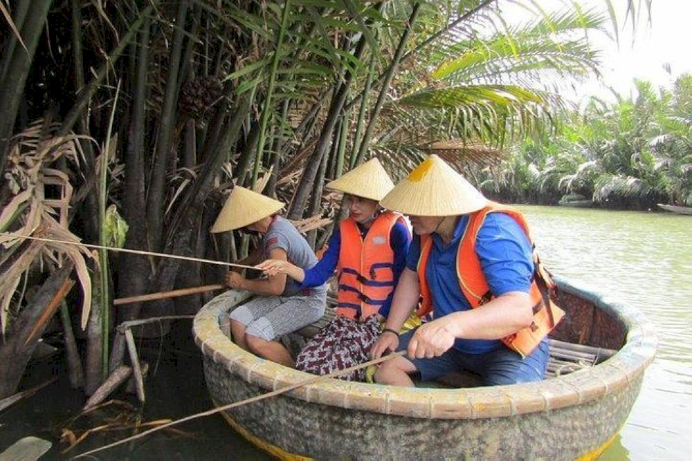 Using a small bamboo fishing rod with bait tied to the end, visitors can dangle the line into the water and wait for the crabs to latch on