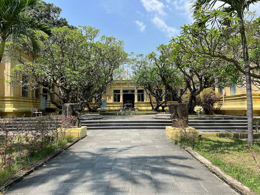 The museum features over 2,000 square meters of exhibition space, offering modern facilities and cultural programs