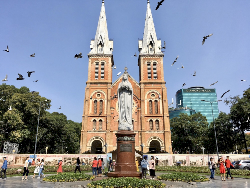 saigon notre dame basilica