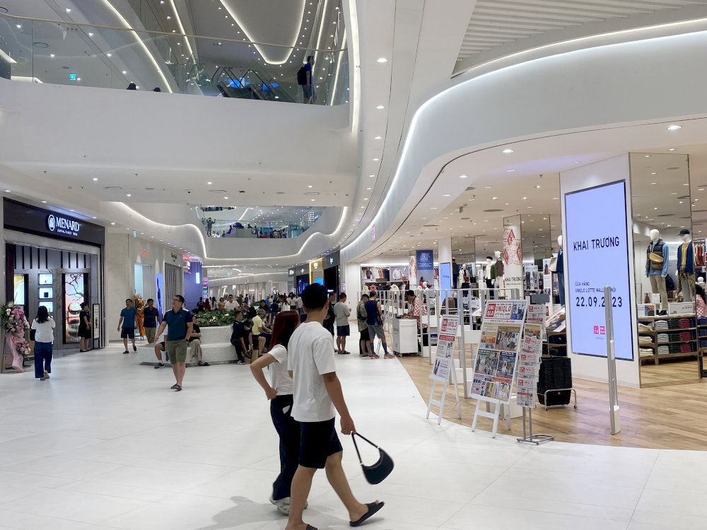 The West Lake area has many supermarkets and shopping malls