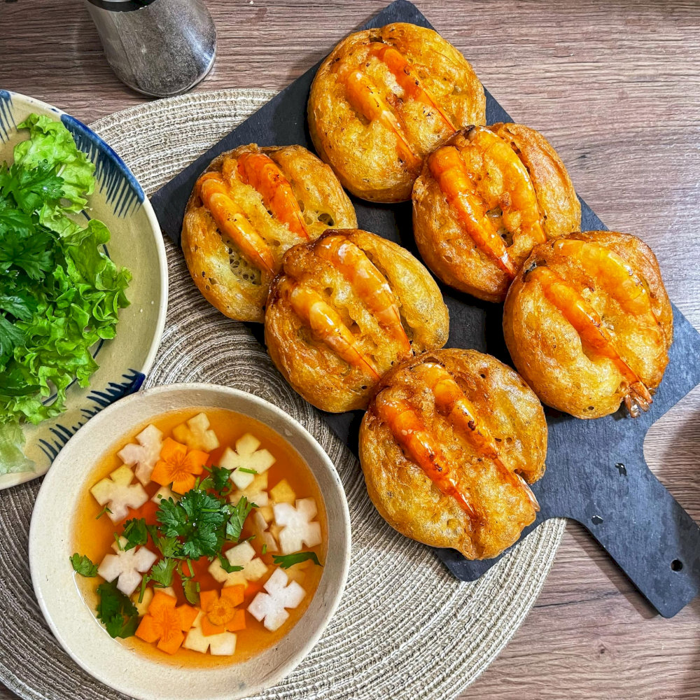 These tasty local dishes offer a great way to experience Hanoi’s vibrant food culture 