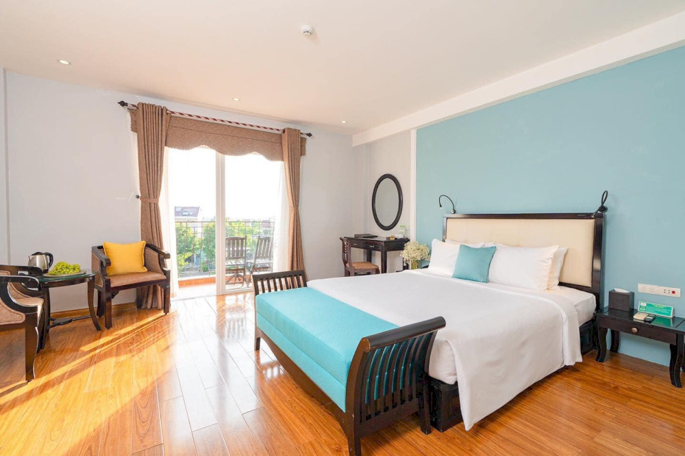 A bright and airy room at Hoi An Sincerity Hotel & Spa