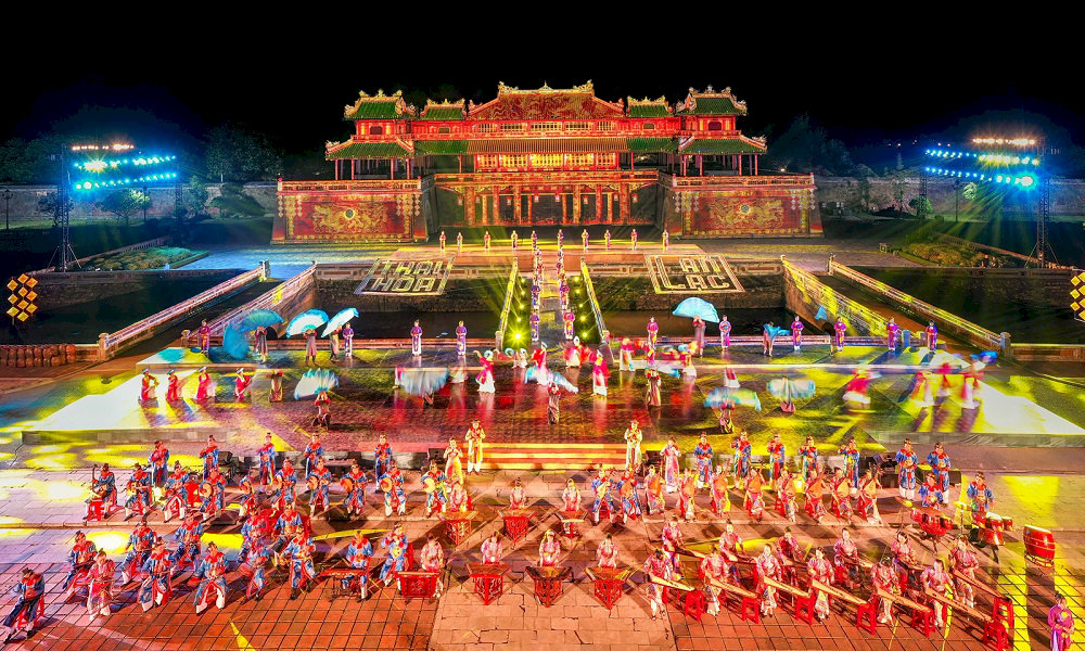 The Hue Historic Citadel shines with vibrant colors from traditional art performances 