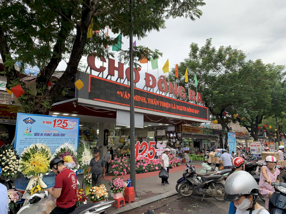 Dong Ba Market is one of the iconic symbols of the ancient capital, Hue